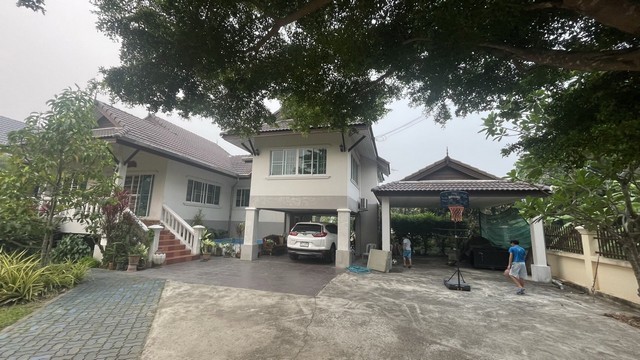 ขายบ้านสไตล์รีสอร์ท ถนนเชียงใหม่-ดอยสะเก็ด ตำบลสันนาเม็ง อำเภอสันทราย จังหวัดเชียงใหม่  รหัส TTR 1627  รายละเอียดบ้านสไตล์รีสอร์ท เนื้อที่ 1-1-30 ไร่    ถนนเชียงใหม่-ดอยสะเก็ด ตำบลสันนาเม็ง  อำเภอสันทราย  จังหวัดเชียงใหม่  เดินทางสะดวกสบาย แวดล้อมด้วยบรรยากาศธรรมชาติ  6 ห้องนอน , 5 ห้องน้ำ  , 2  ห้องรับแขก , 2  ครัว  1  ห้องทำงาน ,  1  ห้องแม่บ้าน     เครื่องปรับอากาศ 5 เครื่อง ที่จอดร