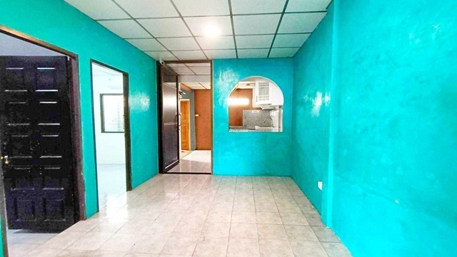 ขาย เช่าทาวน์เฮาส์  2 หลังติดกันตรงข้าม ซีคอนสแควร์​ ศรีนครินทร์ MRT สวนหลวง ร. 9  38ตรว. 245ตรม.