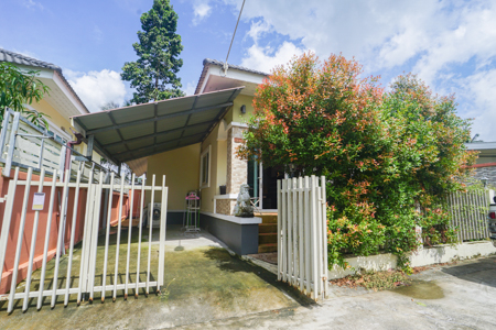 Beautiful House - Prime Location, Special Sale! Purchase and Earn Income! Ready to with Tenants!Special Price with Complete Furniture SetProject: Theeraya Zone, Taling Ngam, Koh SamuiBrand new house with a relaxing atmosphere - perfect for a getaway..- Land Size: 48 sq.w.- Bedrooms: 3 | Bathrooms: 2- Living Rooms: 1 | Kitchen: 1- Parking Spaces: Available.Selling Price: 2,900,000 THB.Location: Taling Ngam, Koh Samui, Surat Thani.For inquiries or mortgage consultation, please contact:  089-633-1978 (Mr. Pan).#BeautifulHouse #HouseForSale #PrimeLocation #TalingNgam #KohSamui #NewHome #AffordablePrice #BuyHouse #ContactUs 