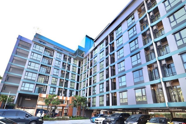 Sub0952ขายดาวน์คอนโด Brixton Bangsaen Campus ชั้น 5 (บางแสน จ.ชลบุรี)เจ้าของขายเองHot Exclusive- ห้อง IP Program สำหรับปล่อยเช่า (ไม่ต้องหาผู้เช่าเอง ทาง Origin หาผู้เช่าให้)- รอรับผลตอบแทน 5-7% นาน 10 ปี (รับทุกๆ 3เดือน)- การันตีผลตอบแทนในปีแรก 6%- เจ้าของห้องสามารถเข้าพักฟรีได้ 7 วัน/ปีโครงการสร้างเสร็จเดือนมกราคม ปี 2567Type B4 Smart Kitchen ห้อง 533 ชั้น 5 เนื้อที่ 28.40 ตร.ม.ราคาหน้าสัญญา 2,450,000 บาทส่วนลด 50,000฿ ณ วันโอนกรรมสิทธิ์ราคา