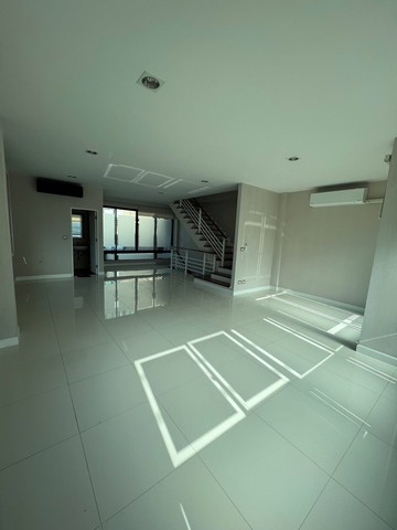 รหัสC5983 ขายทาวน์โฮม 4ชั้น พร้อมผู้เช่า โครงการอัพทาวน์ สาธุประดิษฐ์ พระราม3