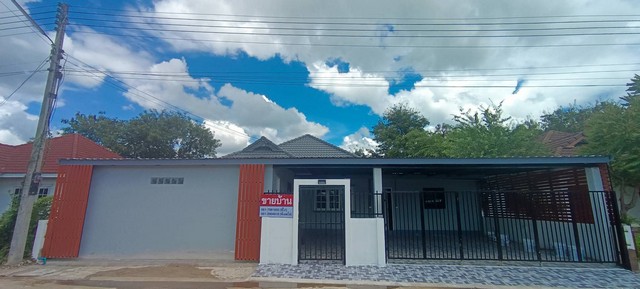 ขายด่วน บ้านกู๊ดวิวแลนด์ ห้องเยอะ โถงกว้าง ใกล้นิคมลำพูน1.ข้อมูลทรัพย์       ขนาด 3 ห้องนอน 2 ห้องน้ำ  พร้อมห้องเก็บของ ที่ดิน 74 ตารางวา บ้านพื้นที่ 140 ตารางเมตรราคาขาย 2,190,000 บาท2.ที่ตั้ง และข้อมูลทรัพย์บ้านกู๊ดวิวแลนด์ เลขที่ 160/70  ตั้งอยู่ในหมู่บ้านกู๊ดวิวแลนด์ หมู่ 6 ตำบลมะเขือแจ้ อำเภอเมืองลำพูน จังหวัดลำพูน อยู่ใกล้นิคมลำพูน เป็นบ้านมือสองปรับปรุงใหม่ ทาสีใหม่ด