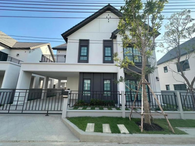 หมู่บ้าน Centro บางนา หลังเมกา ขนาด 63.5 ตร.ว.พื้นที่ใช้สอย 265 ตร.ม.4 ห้องนอนห้องน้ำในตัว 5 ห้องน้ำจอดรถ 3 คันถนนบางนาตราด