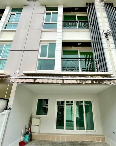 ให้เช่าทาวน์โฮม 3 ชั้น บ้านกลางเมืองพระราม 9 มอเตอร์เวย์ ใกล้แอร์พอร์ทลิ้งก์ หัวหมาก 