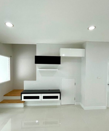 ให้เช่าทาวน์โฮม 3 ชั้น บ้านกลางเมืองพระราม 9 มอเตอร์เวย์ ใกล้แอร์พอร์ทลิ้งก์ หัวหมาก