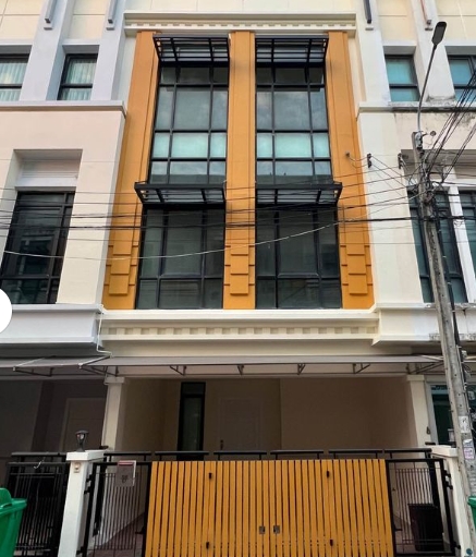 ให้เช่าและขาย ทาวน์โฮม 3 ชั้น บ้านกลางกรุง บางนา ตรงข้ามเซ็นทรัล บางนา 