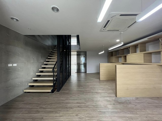 ให้เช่าโฮมออฟฟิศ 5 ชั้น 380 ตารางเมตร รองรับพนักงาน 20คน ติดโรงเรียนเลิศหล้า ถนน ประเสริฐมนูกิจ