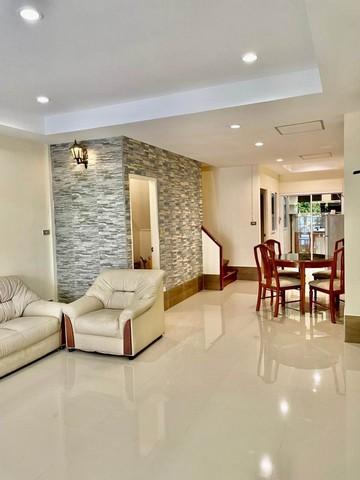 ให้เช่าทาวน์เฮ้าส์ 2 ชั้นแต่งสวย บางนา-ตราด 56 ใกล้เซ็นทรัลบางนา 3 ห้องนอน 2 ห้องน้ำ พร้อมแอร์ 4 ตัว เฟอร์นิเจอร์ครบพร้อมอยู่