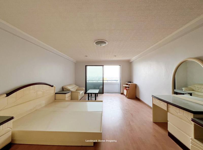 LM24-0014 คอนโดรีเจ้นท์ ศรีนครินทร์ใกล้รถไฟฟ้าสถานีพัฒนาการ 700เมตรคอนโด : #รีเจ้นท์ศรีนครินทร์ทาวเวอร์ทำเล : #ศรีนครินทร์ พื้นที่ : 38.71 ตร.ม.ฟังก์ชั่น : 1 ห้องน้ำ 1 ห้องน้ำ 1 จอดเพียv : 1,490,000 บาททิศ : ตะวันตกเฉียงเหนือสถานที่ใกล้เคียง- ธัญญาพาร์ค- โลตัส ศรีนครินทร์- พาราไดซ์พาร์ค- ซีคอนสแควร์โลเคชั่น : https://maps.app.goo.gl/uhZuQytLxnLnuHeq6?g_st=icศรีนครินทร์ 18 แขวงสวนหลวง เขตสวนหลวง กรุงเทพมหานคร#สนใจนัดช