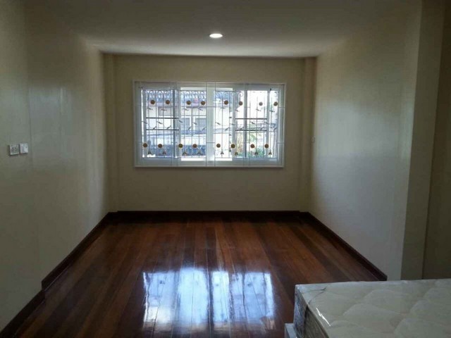 ให้เช่าบ้านเดี่ยวใกล้รถไฟฟ้าสายสีเหลือง ใกล้โรงเรียนเซนต์โยเซฟและอัสสัม  หมู่บ้านทิพวัล1 เทพารักษ์