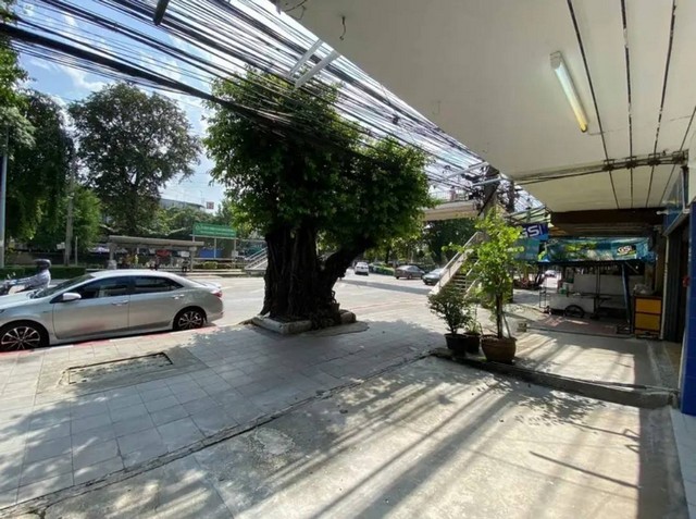 ให้เช่า อาคารพาณิชย์ 3 ชั้น ติดถนนประชาชื่น​ รีโนเวทใหม่  ถนนประชาชื่น เขตบางซื่อ กรุงเทพมหานคร