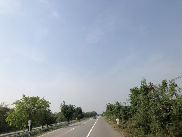 ขายที่ดิน ติดAH1 สวยมากมาย ติดถนนพหลโยธิน ที่ดินติดถนนเอเซีย หน้ากว้างติดถนนหลักสายเอเซียยาว แปลงที่ดินรูปสี่เหลี่ยมผืนผ้า เนื้อที่ 3-1-40 ไร่ ฉ.11317 ต.ตากออก อ.บ้านตาก จ.ตาก   เช่า 2000 บาท/ไร่/ปี  แบ่งโฉนดขาย ราคาไร่ละ 2,500,000 บาท แบ่งโฉนดขายได้ ติดถนนสายหลักใหญ่ของแผนที่ประเทศไทยเส้นทางหลักขึ้นสายเหนือ AH1 ทำเลดีนี่เลย ขายที่สวยติดถนนพหลโยธิน  ที่ดินติดถนนเอเซีย AH1  หน้าก