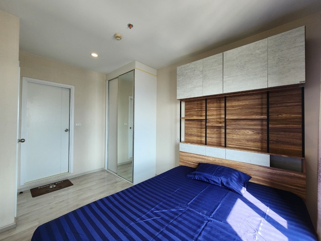 0336 ให้เช่า Plum Condo Central Station ติดเซ็นทรัลเวสเกตที่ตั้ง: ติดเซ็นทรัลเวสต์เกต ริมถนนรัตนาธิเบศร์ ใกล้ MRT ตลาดบางใหญ่ MRT สามแยกบางใหญ่ ขนาด:  26 ตรม.  1 ห้องนอน 1 ห้องน้ำชั้น 27สนใจชมทรัพย์ /สอบถามCALL : 0615659566LINE : @differthailand (ซื้อ,เช่า)LINE : @differestate (ฝากขาย ,ฝากเช่า)Differestate.com----------------DIFFER ESTATE CO.,LTD.เป็นบริษัทจดทะเบียนถูกต้องตามกฎหมายให้บริการรับฝากขาย เช่า ซื้อ อสังหาริมทรัพย์ ทุกชนิด>คอนโดใหม่ที่ใกล้ central westgate ที่