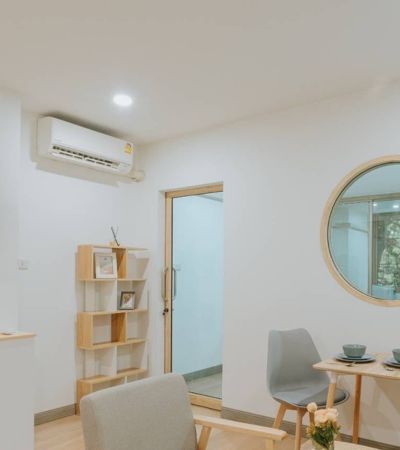 ติดต่อ หลิน 088 598 6998 Line ID: positive.agขายด่วน.1.25 ลบ* ฟรีโอนSR Complex : เอสอาร์ คอมเพล็กซ์ห้องรีโนเวทใหม่ ห้องสำหรับทาสแมว(สามารถเลี้ยงสัตว์ได้) พร้อมเฟอร์นิเจอร์ เครื่องใช้ไฟฟ้า.ชั้น2 ห้องกว้าง 39 ตร.ม. ห้องวิวธรรมชาติโล่ง ไม่ร้อน เย็นสบายตลอดทั้งปีห้องแบบแบ่งแยก3โซน โซนครัว ทานข้าว นั่งเล่นโซนห้องนอนโซนซักล้าง ห้องน้ำ.Free- สมาร์ททีวี- เครื่องซักผ้า- แอร์ 2 ตัว- ตู้เย็น- ไมโครเวฟ- เตาไ