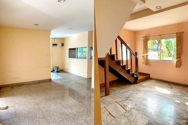 BTS ศรีเทพา ให้เช่าบ้านเดี่ยว 2 ชั้น 42ตรวสินแพทย์ เทพารักษ์ 152ตรม. รักสัตว์ 4นอน 2น้ำ เมกะ บางนา  นานาชาติสิงคโปร์สุวรรณภูมิ