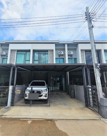 sss418 ขาย ทาวน์เฮ้าส์ 2 ชั้น พลีโน่ รามอินทรา-วงแหวน Pleno Ramintra-Wongwaenที่ตั้งถนนคู่ขนานวงแหวนกาญจนาภิเษก แขวงสามวาตะวันตก เขตมีนบุรี กทม.ขนาด 22.1 ตารางวาพื้นที่ใช้สอย 126 ตารางเมตร3ห้องนอน 2ห้องน้ำ ต่อเติมหลังคาหน้าบ้านและหลังบ้าน ทำเคาน์เตอร์ครัวแล้วแอร์ 2 โซฟา ม่าน บ้าน 6ปี ค่าส่วนกลาง ตร.วา ละ 51 บาท/เดือนสิ่งอำนวยความสะดวกคลับเฮ้าส์  สระว่ายน้ำ ฟิตเนส  สวนส่วนกลางขนาดใหญ่