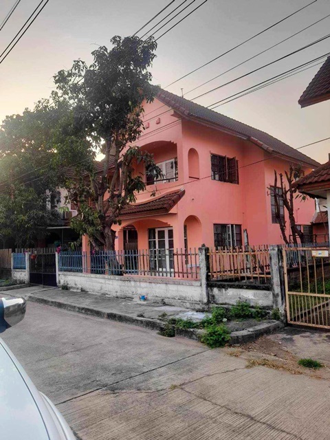 บ้านที่หันหน้าไม่ชนใคร  64 ตรว. ถูกที่สุด ไม่เคยอยู่ ให้เช่าบ้านเดี่ยวใหญ่ MRTสุวินทวงศ์ ต้นๆ  บิ๊กซี ร่มเกล้าต้นๆ 