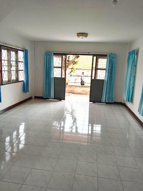 บ้านที่หันหน้าไม่ชนใคร  64 ตรว. ถูกที่สุด ไม่เคยอยู่ ให้เช่าบ้านเดี่ยวใหญ่ MRTสุวินทวงศ์ ต้นๆ  บิ๊กซี ร่มเกล้าต้นๆ