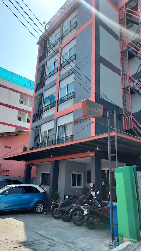 BS780 ขายหอพัก5ชั้น มีใบอนุญาต ทำเล แจ้งวัฒนะ ปากเกร็ด ขนาด51ตรว. พื้นที่ใช้สอย471ตร.ม.ค่ะใกล้รถไฟฟ้าสายสีชมพูใกล้ตลาดปากเกร็ด19 ล้าน ค่าโอนคนละครึ่งพัก5ชั้น มีใบอนุญาต มีออฟฟิศ 1ห้องน้ำ ห้องแอร์ ราคาเช่าห้องละ 5,000บาท ต่อเดือน มี 2ห้องห้องแอร์ ราคาเช่าห้องละ 5,500บาท ต่อเดือน มี 2ห้องห้องแอร์ ราคาเช่าห้องละ 5300บาท ต่อเดือน มี 2ห้องห้องแอร์ ราคาเช่าห้องละ 4800บาท ต่อเดือน มี 4ห