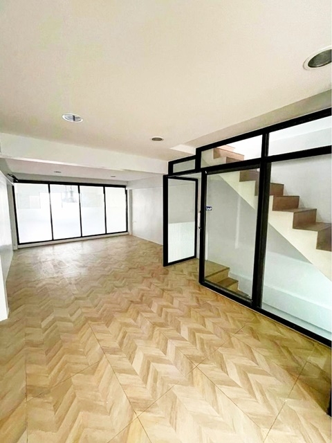 วิภาวดีรังสิต16-20 รัชดา15-19 ใหญ่มาก! MRTลาดพร้าวให้เช่าโฮมออฟฟิศ 4 ชั้นโกดัง  25ตรว. 230ตรม. 4นอน 3 น้ำ ทำเลดี เซ็นทรัล ลาดพร้าว