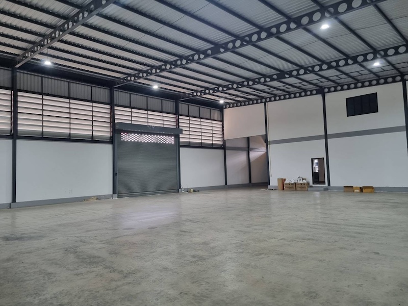 BST599 ให้เช่า/ขายโกดังพร้อมออฟฟิต อยู่กระทุ่มแบน เข้าออกพระราม 2 สะดวก พื้นที่ใช้สอยในตัวอาคาร 760 ตร.ม.