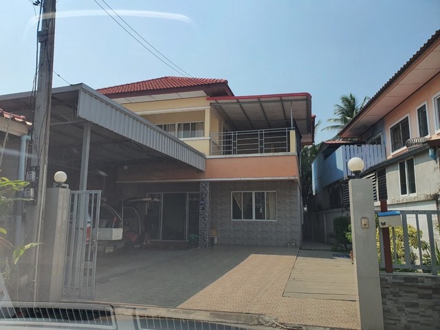 บ้านเดี่ยว 2 ชั้น หมู่บ้านกิตติชัย 14 ศาลายา (เจ้าของขายเอง)บ้านเลขที่ 16/17  ถนนดาวทอง พุทธมณฑลสาย 4 ต่อเติมครบ * บ้านทำเลดีบนถนนดาวทอง พื้นที่ 117 ตร.วา ฟังก์ชัน 5 ห้องนอน 3 ห้องน้ำ จอดรถสูงสุดได้ 6 คัน พื้นที่ใช้สอยรอบตัวบ้าน ต่อเติมครบทั้งโรงจอดรถและครัว * โครงการอยู่แหล่งชุมชน หาซื้อของกินสะดวกใกล้ตลาดศาลายา — ทำเลที่ตั้งโครงการ : bit.ly/3wEGQWI- ราคา : 4,200,000 บาท- พื้นที่ : 117 ตรว.- พ