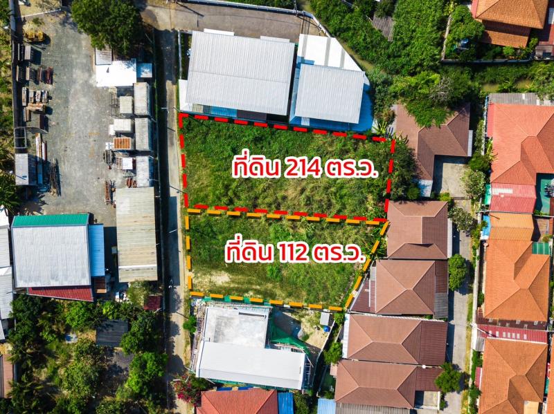 ขายที่ดิน 112.6 ตร.วาและ214ตร.วา เขตชุมชน ใกล้ตลาดบ้านท่อ ในเมืองเชียงใหม่Land for sale, 112.6 sq m and 214 sq m, community area, near Ban Tho Market. in Chiang Mai city .ที่ดิน 2 แปลงอยู่ติดกันขายที่ดิน 112.6 ตารางวา  ราคา 2.65 ลบ.ขายที่ดิน 214 ตารางวา  ราคา 5.03 ลบ..สถานที่ใกล้เคียง- ตลาดบ้านท่อ 1 กม. - ศาลากลางจังหวัดเชียงใหม่ 3.4 กม.- โรงพยาบาลนครพิงค์ 6.1 กม.- มหาวิทยาลัยเชียงใหม่ 8 กม.- สนามบิน 10.4 กม..ติดต่อ เพชร 082-636-9782 Line ID : @skyproxเพิ่มเพื่อนอัตโนมัติ https:/