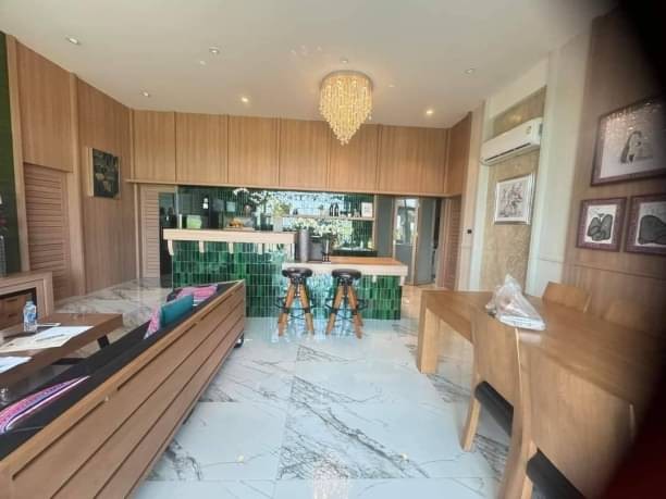 ให้เช่า 75,000 บาท/เดือน 300 ตรว. 3 นอน 5 น้ำ บ้านพูลวิลล่า ชั้นเดียว ยกระดับ เขตอำเภอเมือง ตกแต่งทันสมัย วิวเขา วิวทุ่งนา