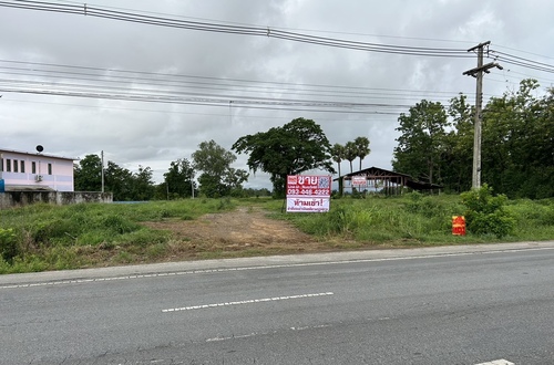 25421– ที่ดินเปล่า ถมแล้ว ขนาด 3 ไร่ 1 งาน 77 ตารางวา– ที่ดินรูปสี่เหลี่ยม ขนาด 50 x 100 เมตร แปลงสวย– อยู่บนถนนเส้นหลัก พิษณุโลก-สุโขทัย ห่างจากอำเภอกงไกรลาศ 9 กม. ห่างจากอำเภอเมืองสุโขทัย 12 กม. ใกล้ทางแยกออก    ไปทางจังหวัดตาก หรือ ขึ้นไปทางภาคเหนือสะดวก– เหมาะกับการประกอบกิจการปั๊มน้ำมัน,คลังโกดังสินค้า,ที่พักรีสอร์ตฯลฯ **** ราคาดี เพียง     6,900,000  บาท ****สนใจนัดหมายดูสถานที่ไ