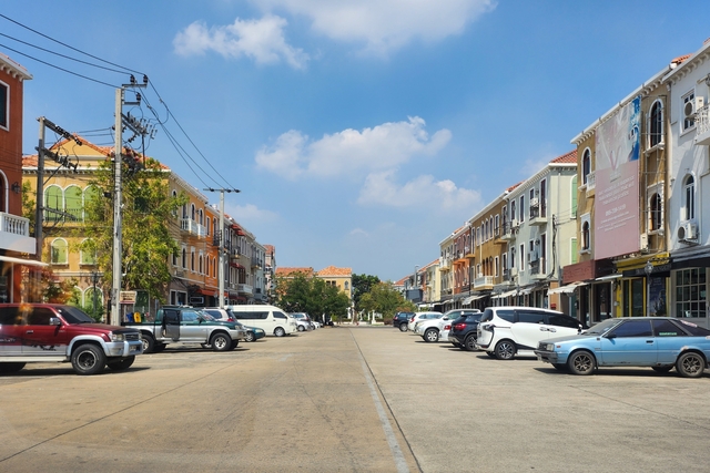 ขาย : เวนิส ดิ ไอริส วัชรพล โครงการสไตล์อิตาลี บนทำเลศักยภาพ บนถนนวัชรพล