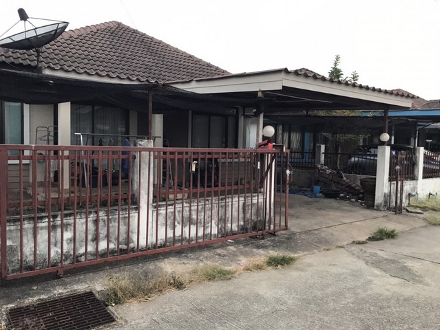 บ้านเดี่ยว 37 ตารางวา  2 ห้องนอน  1 ห้องน้ำ  3.รายละเอียดทรัพย์   หมู่บ้านจัดสรรพ  บ้านสวนพฤษา304  128/5 หมู่ 4 ตำบลกรอกสมบูรณ์   อ.ศรีมหาโพธิ  จ.ปราจีนบุรี4. เหตุผลต้องการขาย   ลดภาระรายจ่าย5. ราคาในใจที่อยากขาย   11000006. ยังมีภาระต้องผ่อนชำระอสังหาริมทรัพย์ หรือไม่ หากมีเหลือเท่าไหร่     ยังผ่อนอยู่     ยอดเหลือ   9768707.ขอทราบชื่อ และเบอร์โทรติดต่อกลับ   สัญญา  โพธิ์หอม   0878240848