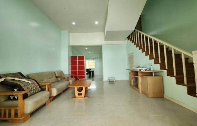 [B833]ให้เช่า 25k ทาวน์โฮม 3 ชั้น หมู่บ้าน ยูโรเปี้ยนทาวน์ ยูโรโนวา ลาดกระบัง 24/1 ติดถนนลาดกระบัง จากถนน 200 เมตร ถึงทางเข้าหมู่บ้าน