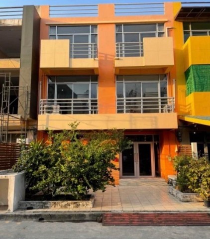 [B831]ให้เช่า 30k ทาวน์เฮ้าส์ 2 คูหา ลาดพร้าว80 แยก26 ซิตี้ทาวน์โฮมทาวน์เฮ้าส์ 3 ชั้น เนื้อที่ 32 ตร.วา พื้นที่ใช้สอยขนาด 300 ตร.ม 3 ห้องนอน 3 ห้องน้ำ 30,000.-/เดือน สัญญาขั้นต่ำ 1 ปี ประกัน 2 เดือน ล่วงหน้า 1 เดือนTEL: 095-940-6781 LINE: @500lkyco https://lin.ee/r1A21Uzใกล้เคียง-โชคชัยสี่-เลียบทางด่วนรามอินทรา-ถนนลาดพร้าว-ถนนรัชดาภิเษก-ถนนเกษตรนวมินทร์- บิ๊กซี ลาดพร้าว- คริสตัล ดีไซน์ เซ็นเตอร์ ( CDC )- คริสตัลปารค์ เลียบทาง�