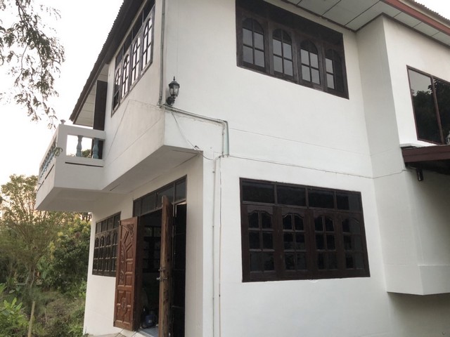 ขายบ้านเดี่ยว 2ชั้น 100วา จ.นนทบุรี ย่านบางใหญ่ 4,200,000 บาท โฉนด ฉ.60854 และ ฉ.60855 เนื้อที่รวม 100 ตร.วา  ติดถนนปูน หน้ากว้างรั้วบ้านประมาณ 15.55 เมตร ยาว 26.5 เมตร 4ห้องนอน 2ห้องน้ำ 1ห้องครัว ห้องโถงใหญ่ ทำโรงจอดรถแล้ว มีระเบียง หน้า-หลัง เนื่อที่ใช้สอยเยอะ บริเวณบ้านร่มรื่นเย็นสบาย ใกล้ร้านค้าแหล่งอำนวยความสะดวกครบครัน ใกล้ตลาดเจ้าพระยาและตลาดสดขนาดใหญ่ ใกล้ร้านทันตกรรม และร้