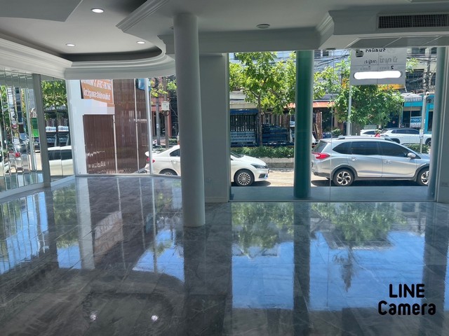 ให้เช่า โชว์รูมสำนักงาน มี 2 ชั้น วังทองหลาง กรุงเทพมหานคร