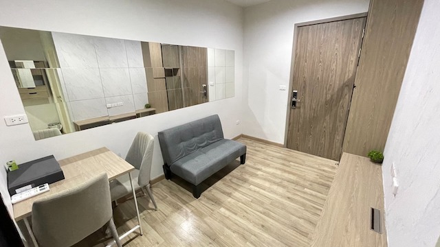 Niche Mono Bearing, convenient, clean, safe, 7th floor, BTS Bearing***Service for selling/renting houses, condos and giving advice. If interested, contact at any time***Interested in additional details or pictures or to make an appointment to see the room, contact Ekachai (Aui).T. 089-799-5598Line ID: @auiauiaui001 (add @ in front)-------------------------------------------------- ------------Room type: 1 bedroom, 1 bathroomSize 28.48 sq m., 7th floorClean room, beautifully decorated, ready to move in.details-------------------------------------------------- ------------Rental price: 11,000 baht/month-------------------------------------------------- ------------* furniture- wardrobe- Built-in kitchen- Bed with mattress- Sofa-------------------------------------------------- ------------*Nearby important places (Based on information from Google Map)- Imperial World Samrong, Big C 1 km.- BITEC Bangna 2.2 km.- St. Andrews International School 270 m.- Berkeley International School 2.7 km.