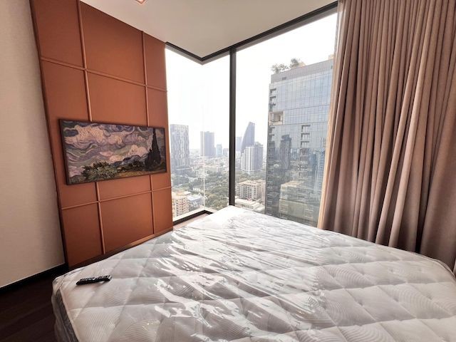 Laviq Sukhumvit 57 is private, peaceful, spacious, 23rd floor, BTS Thonglor.***Service for selling/renting houses, condos and giving advice. If interested, contact at any time***Interested in additional details or pictures or making an appointment to see the room?Contact Ekachai (Aui)T. 089-799-5598Line ID: @auiauiaui001 (add @ in front) (Agent Post)-------------------------------------------------- ------------Room type: 1 bedroom, 1 bathroomSize 44 sq m., 23rd floorClean room, beautifully decorated, ready to move in.details-------------------------------------------------- ------------Rental price: 50,000 baht/month-------------------------------------------------- ------------*Facilities worth using- Sky Deck- Golf Simulator- Bike Simulator- Fitness Studio- Shuttle Service to BTS Ekkamai and BTS Thonglor-------------------------------------------------- ------------*Nearby important places (Based on information from Google Map)- Gateway Ekamai 950 m.- Emquartier : 1.6 km.- Terminal 