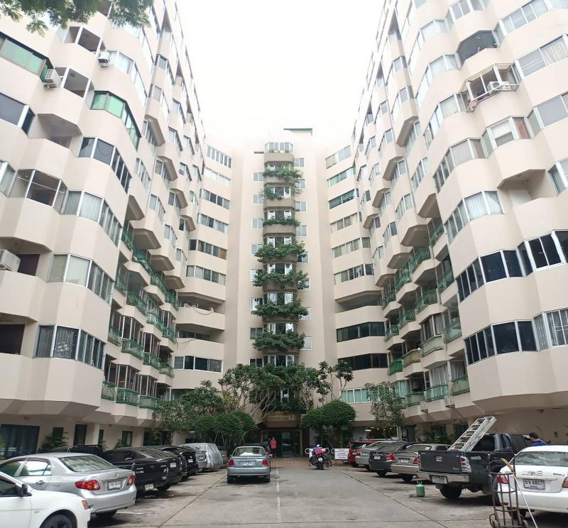 SW000732ขาย เพนท์เฮ้าส์ ในฮิลล์ไซด์ 3คอนโด  ใจกลางนิมมานเหมินท์  เชียงใหม่โลเคชัน      : นิมมาน เชียงใหม่ ขนาด        ：  88 ตรม. ชั้น            ：    10ประเภทห้อง： 2 ห้องนอน 2  ห้องน้ำราคาขาย   ：3,500,000 ล้านบาท โอนคนละครึ่งสถานที่ใกล้เคียง- นิมมาน- เมย่า- สวนดอก- สนามบินสนใจติดต่อ Line @shoriasset(มี @ ด้วยนะคะ)https://lin.ee/TaMYx2l.K.เอ็ม 0869103639K.ดา 0647874793----------------------------------------------------------------------------------------SW000732Penthouse for sale in Hillside 3 Condo in the heart of Nimmanhaemin, Chiang Mai.Location:Nimman Chiang Mai Size: