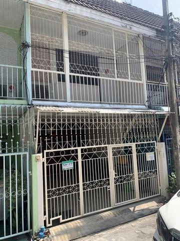 ขายทาวเฮาส์ 2 ชั้น ย่านรัชดาซอย 3 หลังสถานฑูตจีน ใกล้ MRT พระราม 9