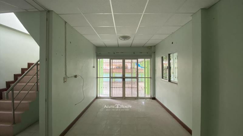 ขายบ้านแฝด หมู่บ้านอรุณทอง พื้นที่กว้าง ทำเลดี เดินทางสะดวก