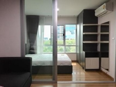 ขายคอนโด พร้อมผู้เช่า รับค่าเช่าปีละ 78,000 บาท โครงการ ฮอลล์มาร์ค แจ้งวัฒนะ (Hallmark Chaengwattana) ขนาด 1 ห้องนอน 28.91 ตารางเมตร ตกแต่งพร้อมอยู่ พร้อมปล่อยเช่า ทำเลดีห่างจากถนนแจ้งวัฒนะเพียง 300 เมตร ห่างจากเซ็นทรัลแจ้งวัฒนะ เพียง 500 เมตร ใกล้รถไฟฟ้า MRT สายสีชมพู ใกล้แหล่งชุมชน เดินทางสะดวกทั้งรถส่วนตัวและรถสาธารณะ เหมาะสำหรับอยู่เองและลงทุนปล่อยเช่า.ขายคอนโด พร้อมผู้เช่า โคร