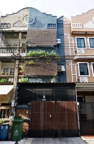 Sub1007ขายทาวน์โฮม 3 ชั้น ลาซาล ซอย 1 ด้านหลัง CenterPoint Entertainment.ใกล้ BTS แบริ่ง เพียง 500 เมตรราคา 4.59(เจ้าของขายเอง)ที่ตั้ง : ซอย ลาซาล 1 ถนนสุขุมวิท 105 แขวงบางนา เขตบางนา กรุงเทพ 10260ทาวน์โฮม 3 ชั้น เนื้อที่ 17.5 ตารางวา หน้ากว้าง 4 เมตร ใกล้ห้างสรรพสินค้า 101 True Digital Park 101, Bangkok mall Coming soon, Mega Bangna, Central Bangna ผนังหนาเก็บเสียงซับเสียงรบกวนได้เลยค่ะ  ทำเลดีเป็นโฮมออฟฟิศได้เลยค่ะพื้นที่ 4 ห้องนอน, 3 ห้องน้ำ, 1 ห้องครัว