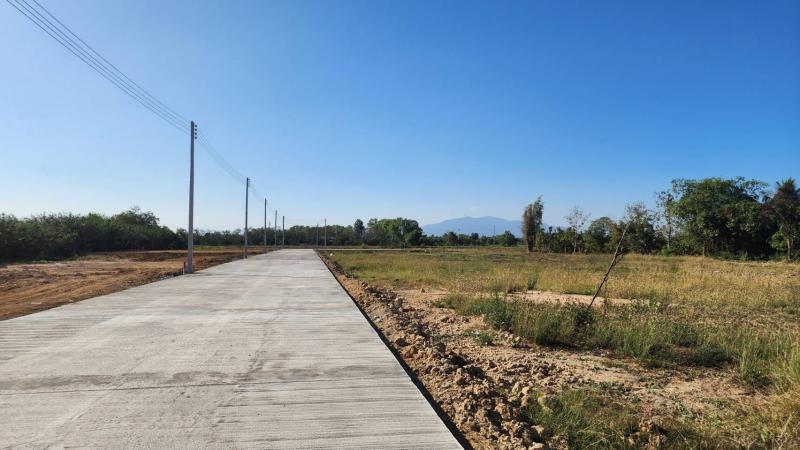 ที่ดิน #สันกำแพง #เชียงใหม่ ทำเลดีมาศึกษาดูโดยรอบโซนต.บวกค้าง   ที่ดินแบ่งขายพร้อมสาธารณูปโภค ในทำเลพัฒนาสุดๆ  ถนน 1317 เชียงใหม่-แม่ออนที่ดินเริ่ม 132.3 - 400 ตรว.ราคาเริ่มต้น 674,400 บาท(เริ่มต้น 4, 500  บาทต่อตรว.)‼️สาธารณูปโภคครบ ตามหน้างาน- ไฟฟ้า- น้ำประปา- ท่อระบายน้ำ- ถมดิน- ถนนคอนกรีต 7 ม..สถานที่ใกล้เคียง- เทศบาลบวกค้าง  500 เมตร- กาดศรีอรุณ 11 นาที 8.6 กม.- โรงเรียนสันกำแพง 13 นาที 8.8 ก