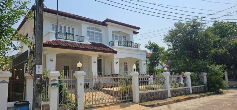 HL#25138 พฤกษ์ภิรมย์ บางขุนเทียน ( โครงการติดถนนพระราม 2 ฝั่งขาเข้า )บ้านเดี่ยว 2 ชั้น ถนนพระราม 2 แขวงแสมดำ เขตบางขุนเทียน กรุงเทพมหานครเนื้อที่ดินขนาด  : 94.50 ตารางวา  พื้นที่ใช้สอย :  272  ตารางเมตร5  ห้องนอน 3  ห้องน้ำ 1  ห้องนั่งเล่น ห้องครัว ห้องแม่บ้าน จอดรถ 2 คัน  แอร์  5  เครื่อง อายุบ้าน  29  ปี ทิศหน้าทรัพย์ : ตะวันตกเฉียงเหนือเฟอร์นิเจอร์บิวท์อิน  พร้อมผ้าม่านออกแบบสไตล์โมเด