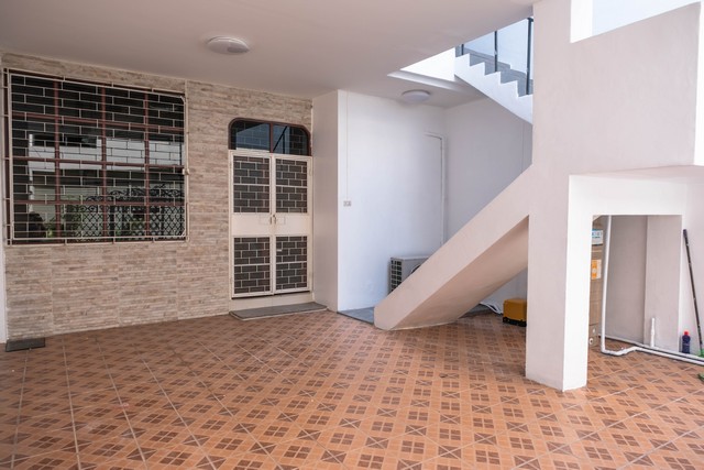 ให้เช่า ทาวน์เฮ้าส์ 3 ชั้น  สุขุมวิท 44/2 เดินทางสะดวก  ใกล้ BTS พระโขนงเพียง 500 เมตร