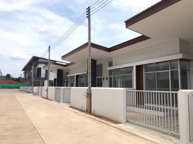#THS039 For Sales: Thalang, One-story townhome, 2 bedrooms 2 bathroomsOne-story townhome, Thalang location- Size 25.20 square wah- 2 bedrooms, 2 bathrooms- 1 kitchen- 1 living room- Parking for 2 cars Nearby places- Makro Thalang- Lotus Thalang- Thalang Hospital Free water meter, electricity meterFree 2,000 liter water tankFree water pumpFree transferFree furniture Price 2.29 million baht--------------------------------#THS039 สำหรับขาย : ทาวน์โฮมชั้นเดียว ทำเลถลาง 2 ห้องนอน 2 ห้องนํ้าทาวน์โฮมชั้นเดียว ทำเลถลาง- ขนาด 25.20 ตารางวา- 2 ห้องนอน 2 ห้องนํ้า- 1 ห้องครัว - 1 ห้องรับแขก - จอดรถได้ 2 คัน สถานที่ใกล้เคียง - แม็คโคร ถลาง- โลตัส ถลาง- โรงพยาบ