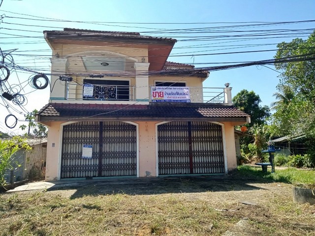   รายละเอียดเพิ่มเติม Code ID : PAL 4-0322  ราคาขาย  2,500,000 บาท- ขนาดพื้นที่ :   62 ตรว.- พื้นที่ใช้สอย :   234 ตรม.- จำนวนห้อง :   3 ห้องนอน 2 ห้องน้ำ - ที่จอดรถ :    1   คัน- บ้านหันทางทิศ : - พิกัดทรัพย์ : https://maps.app.goo.gl/8Ubfa5WUNCsqnXUZ7    สถานที่ใกล้เคียง- ใกล้โรงพยาบาลส่งเสริมสุขภาพตำบลโคกยาง  - ใกล้ไปรษณีย์อนุญาต สาขากันตัง109 (โคกยาง) - ใกล้โรงเรียนบ้านโคกยาง- ใกล้วัดโคกยาง   สอบถามเพิ่มเติม/นัดชมโทร. 097-419-5982(พลอย)โทร. 096-932-4624(