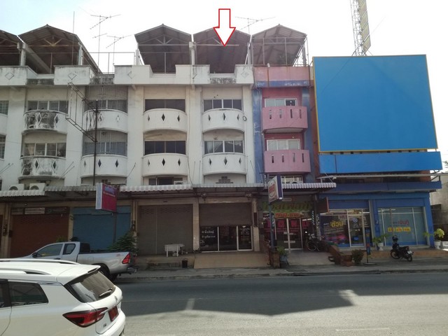  รายละเอียดเพิ่มเติม Code ID :  PCS00247  ราคาขาย  4,570,000  บาท- ขนาดพื้นที่ :  20.00 ตร.ว.- พื้นที่ใช้สอย :  210.00 ตร.ม. - จำนวนห้อง :  1 ห้องนอน 3 ห้องน้ำ - ที่จอดรถ :   1 คัน- บ้านหันทางทิศ :  ตะวันออกเฉียงเหนือ พิกัดทรัพย์ :  https://maps.app.goo.gl/NTf3peb7Pu7E1ycg7    สถานที่ใกล้เคียง- ใกล้  เซ็นทรัล ชลบุรี- ใกล้  โลตัส ชลบุรี- ใกล้  โฮมโปร ชลบุรี- ใกล้  บิ๊กซี ชลบุรี 1 (สุขุมวิท)สอบถามเพิ่มเติม/นัดชมโทร. 097-419-5982(พลอย)โทร. 096-932-4624(ออมสิน)Line : @panaya (ม