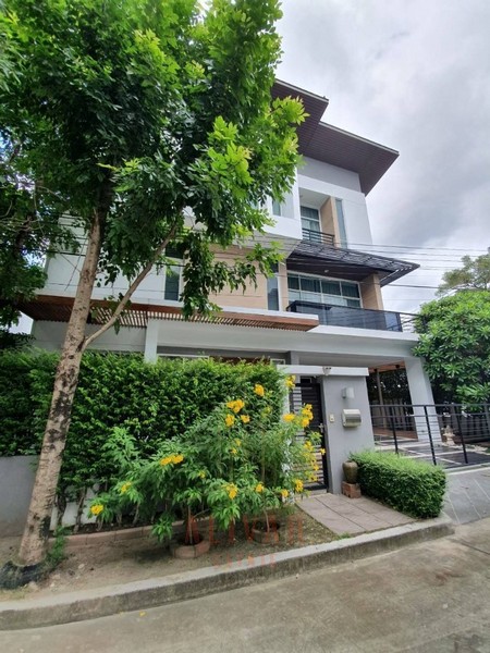 RH020324 ให้เช่าบ้านเดี่ยว 3ชั้น NIRVANA BEYOND LITE Rama 9 กรุงเทพกรีฑา 32 บ้านสวย สภาพดี ค่าเช่าเพียง 60,000 บาท/เดือน ลดจาก 65,000บาทรายละเอียด- เนื้อที่บ้าน 55 ตร.ว.- พื้นที่ใช้สอย 297 ตร.ม. - 3ห้องนอน  4ห้องน้ำ- 1ห้องแม่บ้าน- ตกแต่งครบ เฟอร์นิเจอร์ build in - เครื่องใช้ไฟฟ้าครบ พร้อมอยู่สิ่งอำนวยความสะดวก- รถรับ-ส่ง Airport Link สถานีบ้านทับช้าง- บริการเรียกรถ Taxi-Clubhouse / Jogging Track- สระว่ายน้ำ / ฟิตเนส- สวนพักผ่อน / สนามเด็กเ