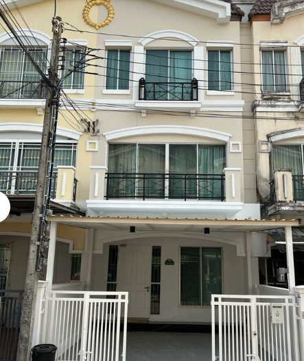 ขายทาวน์โฮม3ชั้น บ้านกลางเมือง รอยัล โมนาโค ศรีนครินทร์ 24 อ่อนนุช39 พัฒนาการ มี 3 ห้องนอน 3 ห้องน้ำ